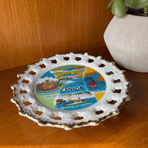 Vintage Colourful Niagara Falls Souvenir Plate - Picture 2 of 4
